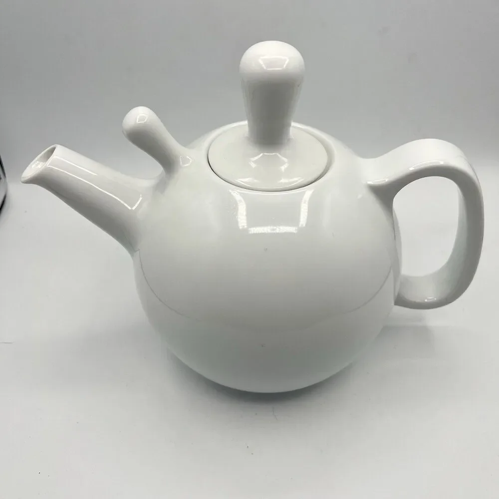 Crate & Barrel Segaform 6 Cup Glazed White Teapot with Lid